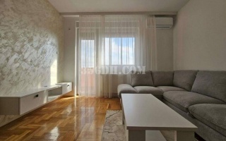 塞尔维亚北部城市苏博蒂察市中心公寓42平米7.7万欧